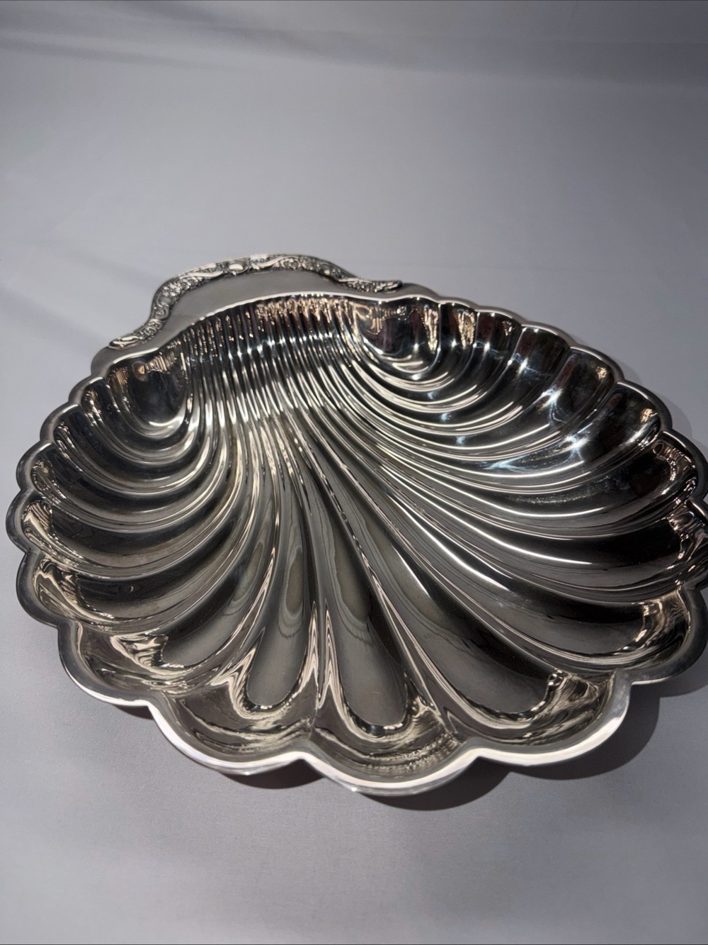 WM Rogers Victorian Rose 1995 Silverplate Shell Bowl Handled Serving Tray